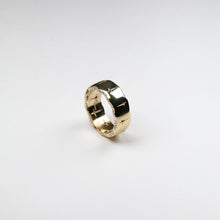 Trinity 9ct gold band measuring 8mm in width.