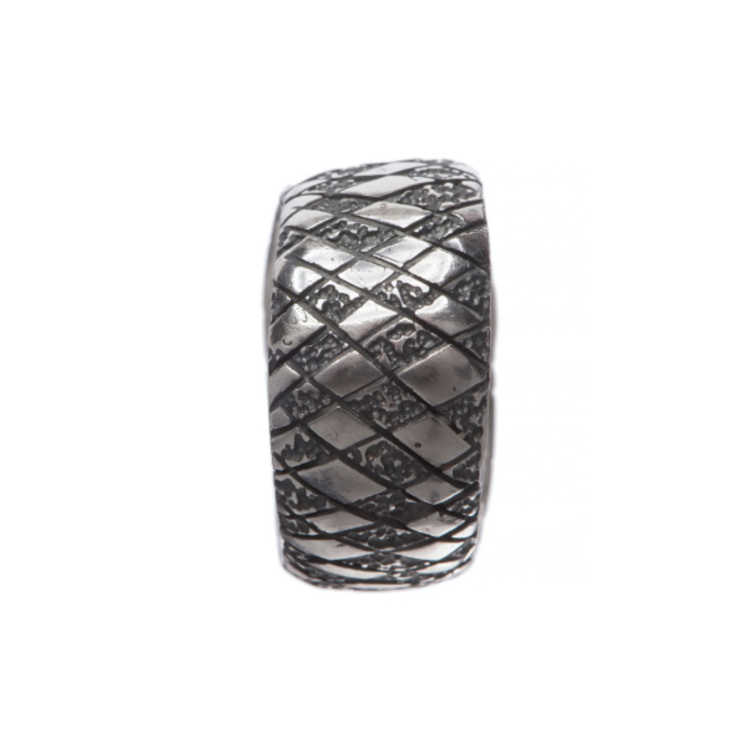 Chequered Silver Curved Ring