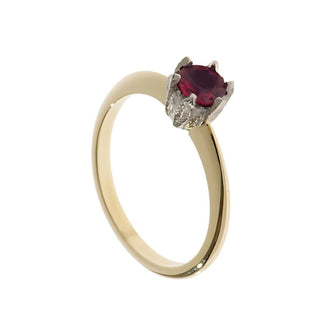 The setting is handmade in platinum and detailed with tiny flowers which hold a 0.50pt vibrant round ruby. The design is completed with a knife edge band measuring 2.5mm wide.