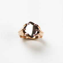 This beautiful signet ring made in 18ct rose gold, embellished with the entwined detailing around the band of the ring.