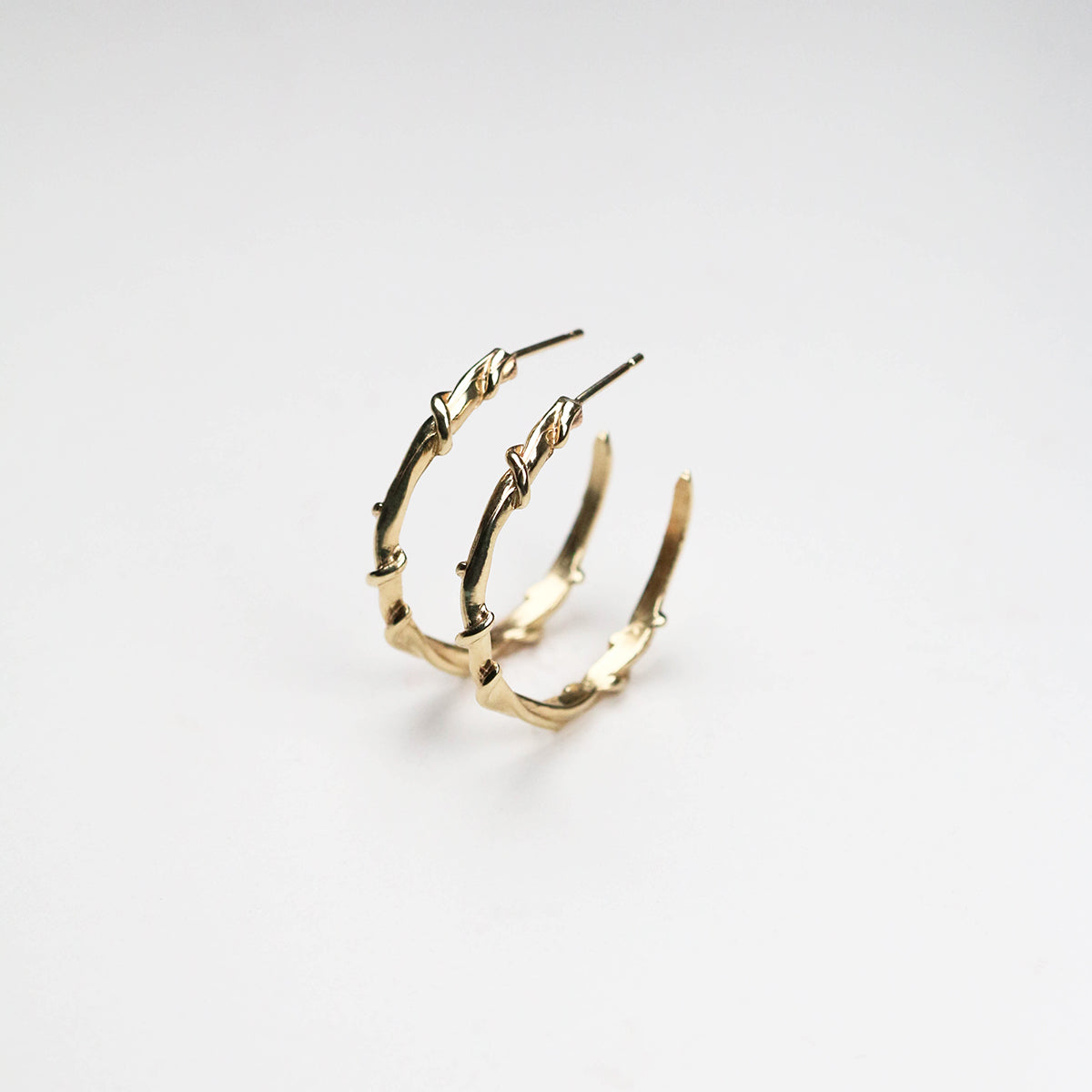 Entwine 9ct gold rings - 45* angle