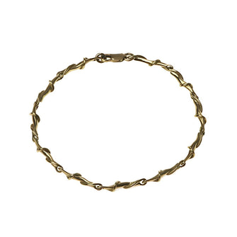 This luxurious bracelet is meticulously handcrafted, featuring uniquely designed individual links that intertwine seamlessly to create a fluid, sophisticated design. The 9ct yellow gold exudes a warm glow, enhancing the bracelet’s timeless appeal. Securely fastened with a robust clasp, this piece is perfect for everyday wear and special occasions.