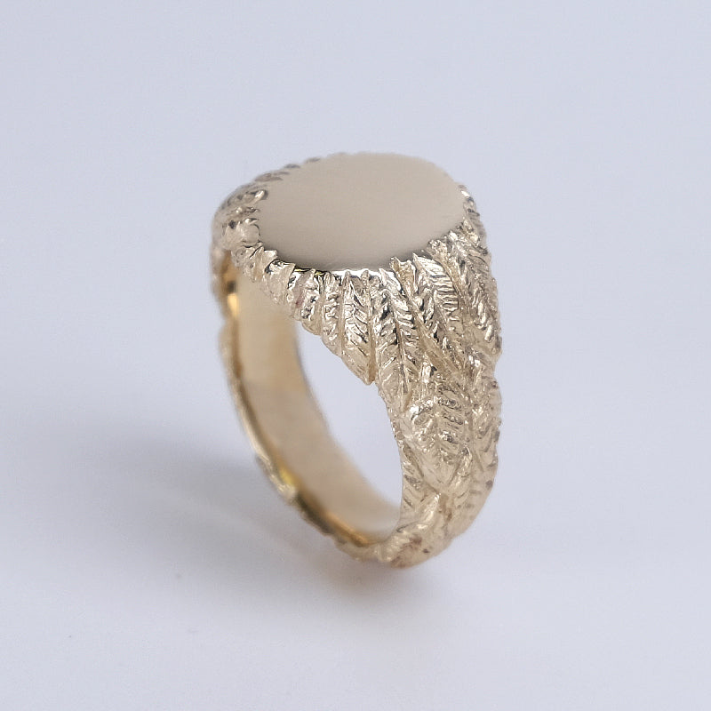 9ct yellow gold signet ring - Feather collection