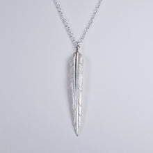 Feather pendant necklace