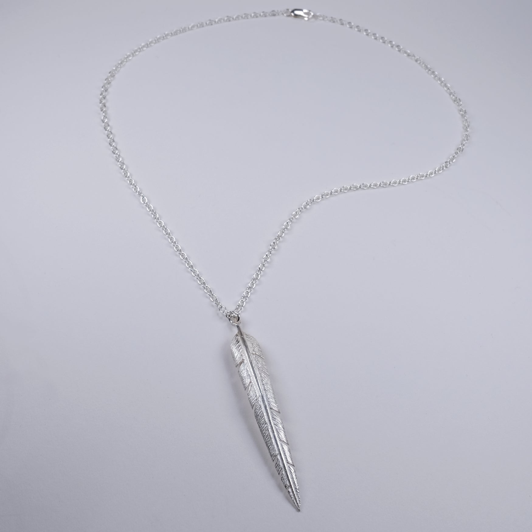 Feather pendant necklace