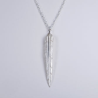 Feather pendant necklace