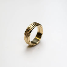 This gold ring measures 7.5mm in width.