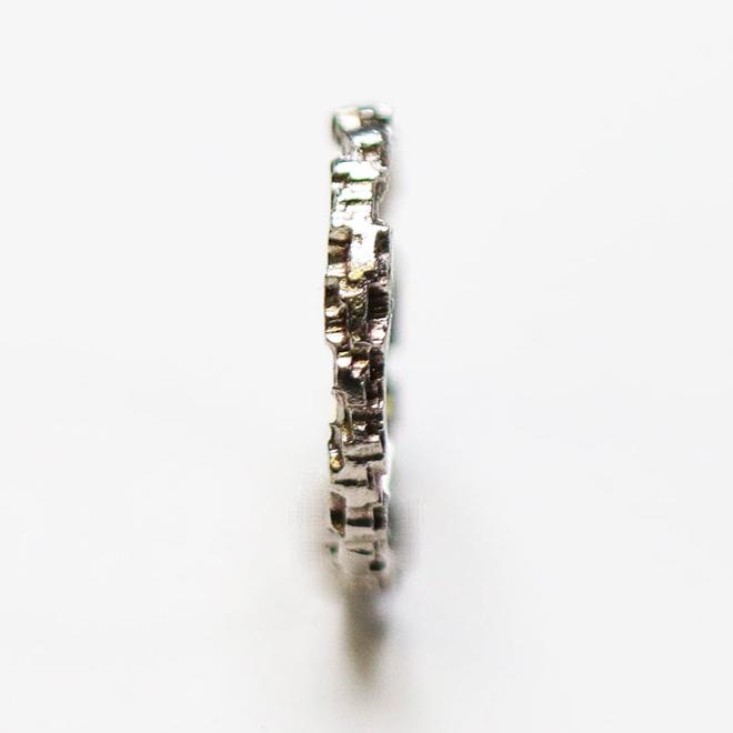 Luna Platinum 2.5mm Band. This stackable piece measures 2.5mm in width.