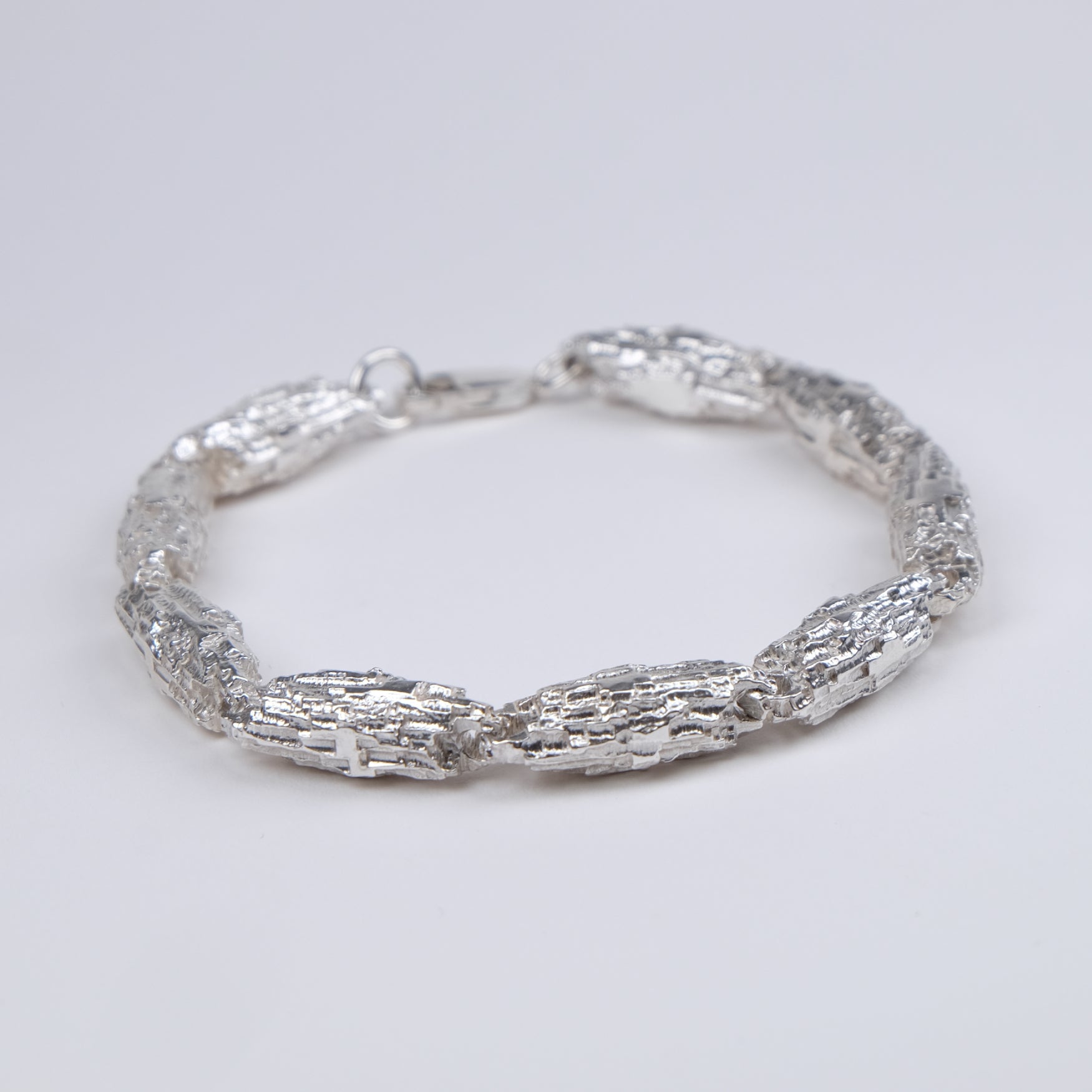 Each sterling silver link is detailed with Jeremy's signature Luna texture, and measures 20mm in length.