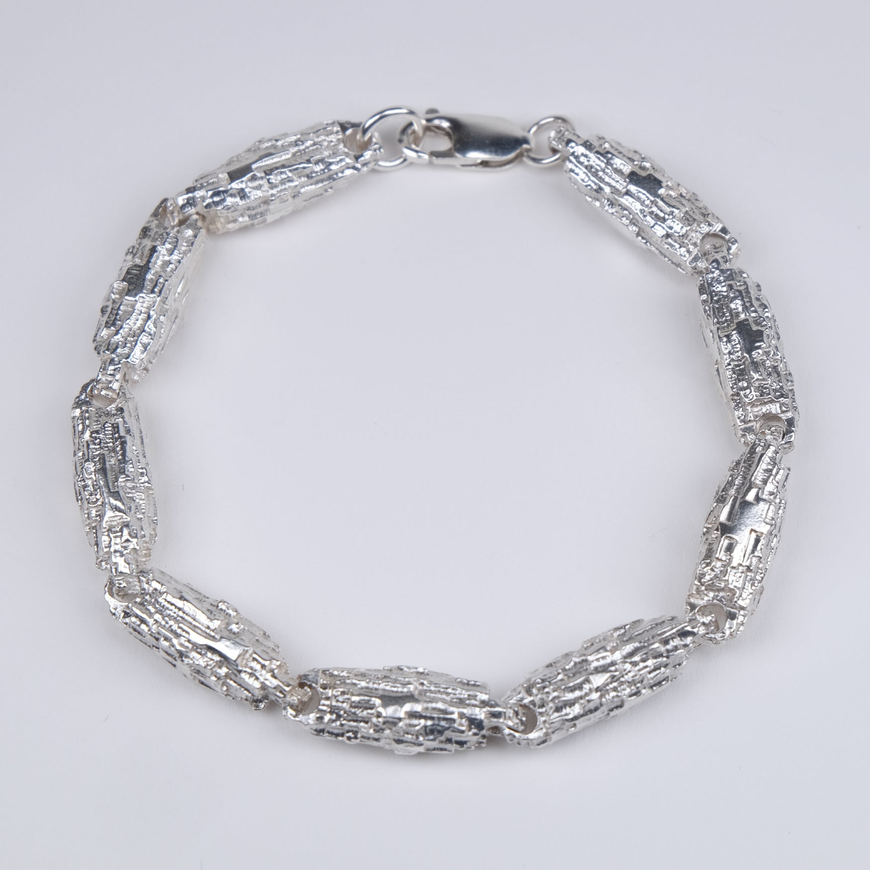 Each sterling silver link is detailed with Jeremy's signature Luna texture, and measures 20mm in length.