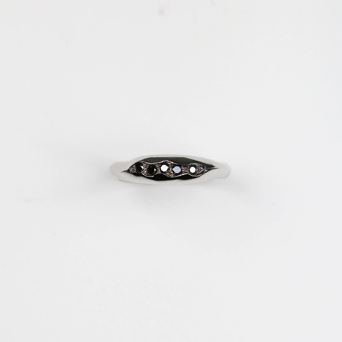 Measuring 3mm in width, the ring is pavé set with 5 diamonds.