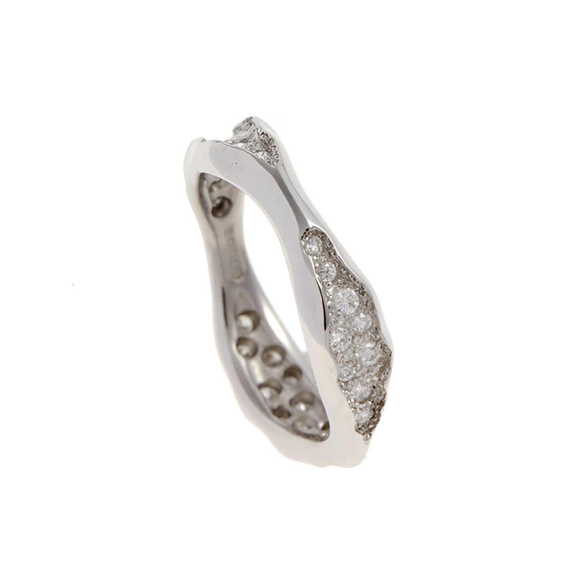 Measuring 3mm at its widest point, with 26 pavé set white diamonds.