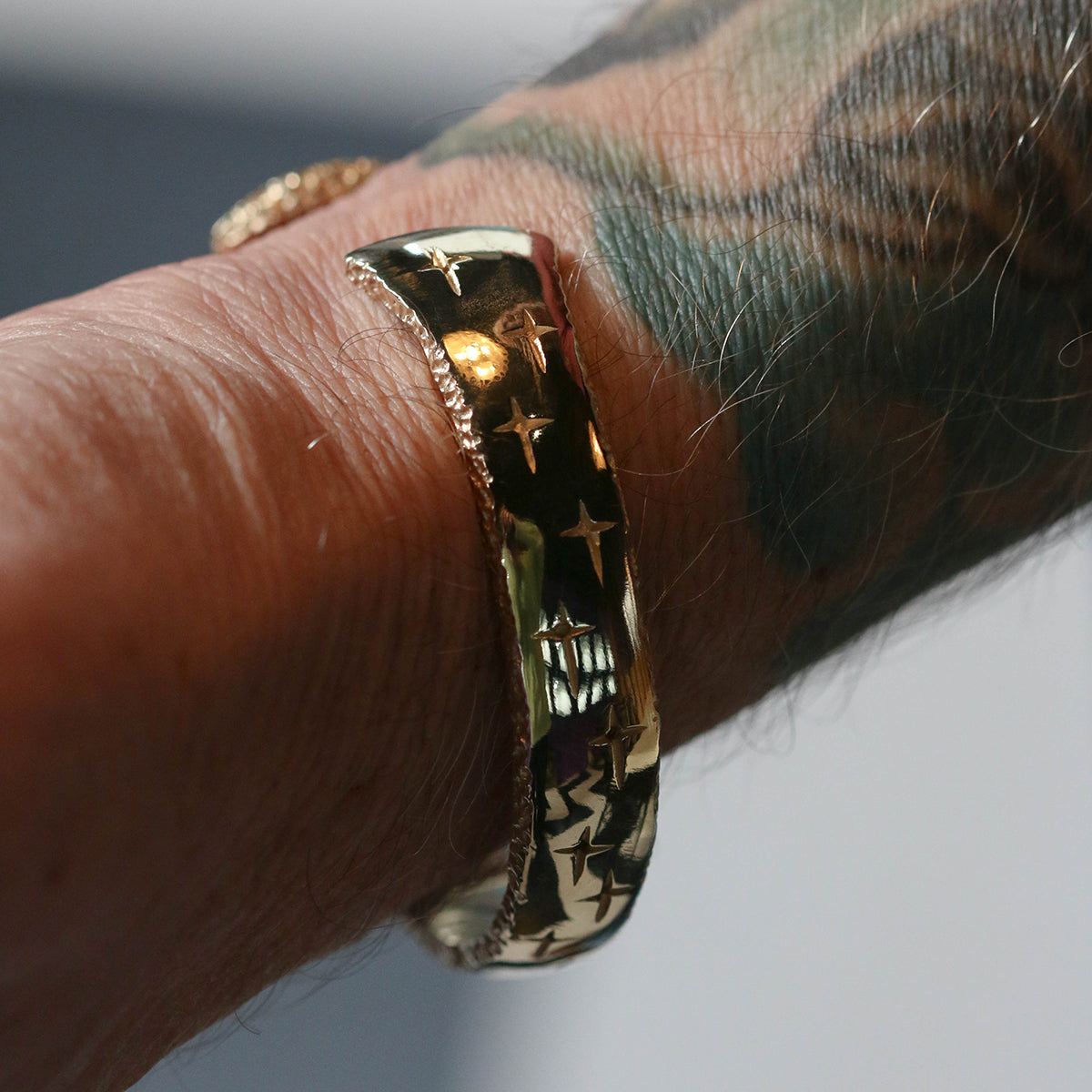 Trinity silver cuff measuring 10.5mm in width in solid 9ct gold.