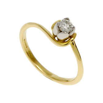 An 18ct yellow gold simple fine band with contrasting four-petal setting in platinum. Set with .20pt or .50pt round, brilliant cut diamond. 